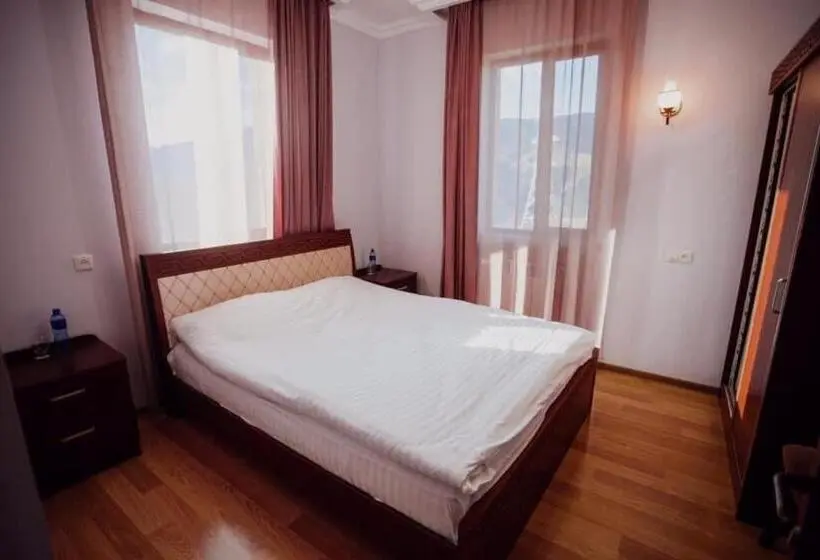 Perhesviitti, Kefilyan Family