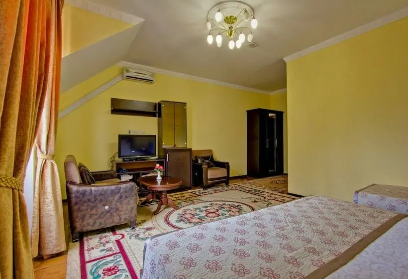 سوئیت با بالکن, King House