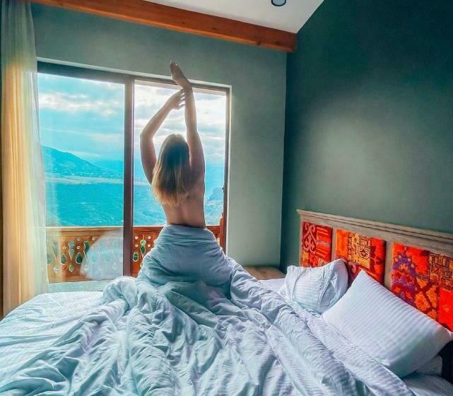 스탠다드 룸, Kefilyan Family