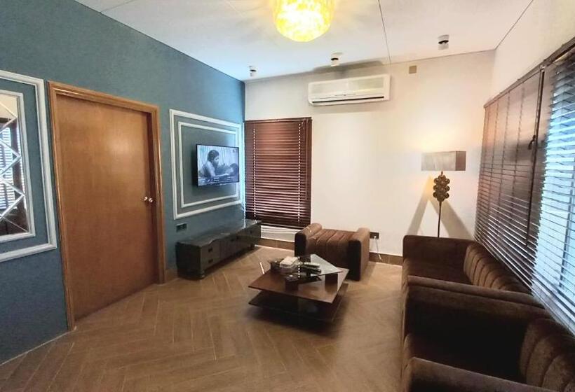 سوئیت رویال, White Orchid