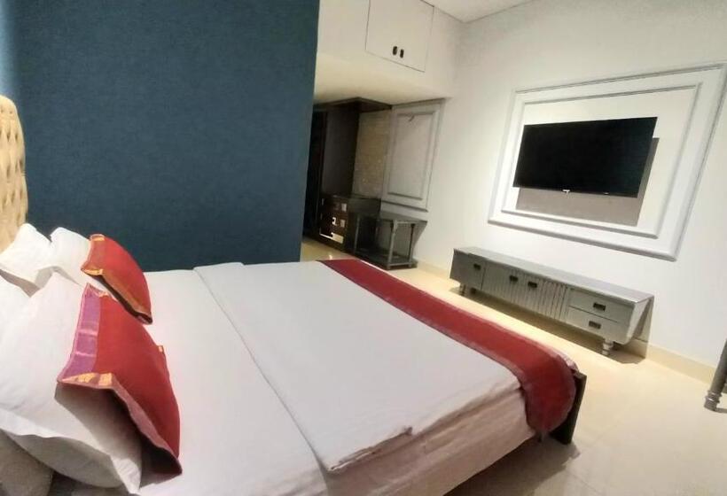 سوئیت رویال, White Orchid