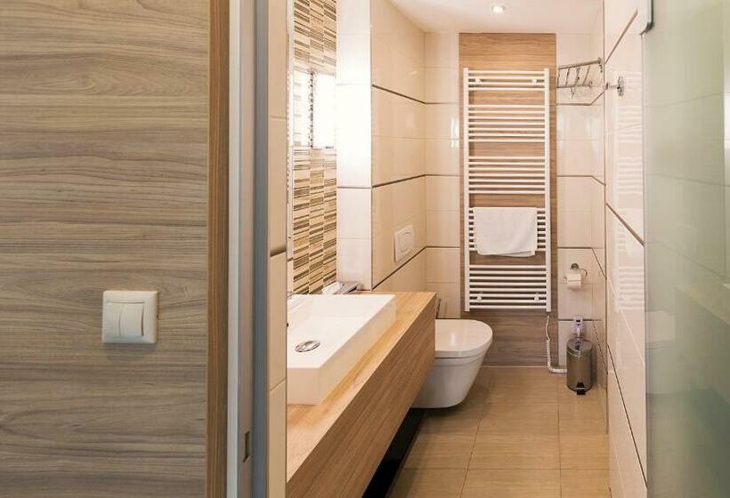 デラックススイート, Zena Beauty & Shopping Center