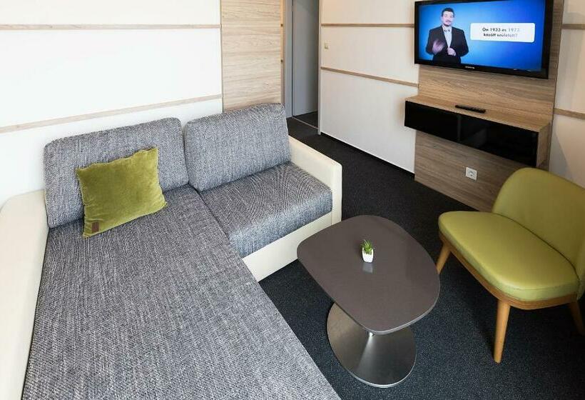 デラックススイート, Zena Beauty & Shopping Center