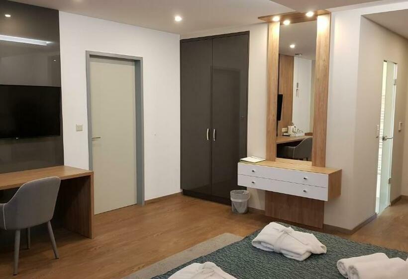 バルコニー付きデラックスルーム, Zena Beauty & Shopping Center