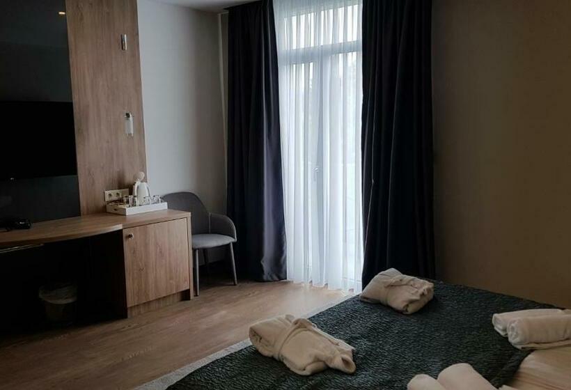 バルコニー付きデラックスルーム, Zena Beauty & Shopping Center