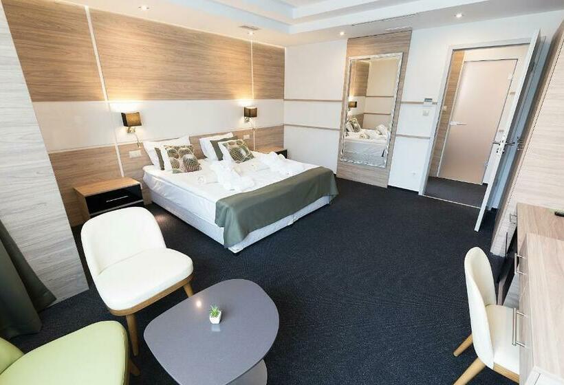 デラックススイート, Zena Beauty & Shopping Center