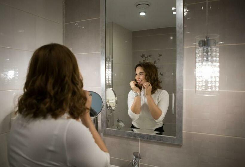 デラックススイート, Zena Beauty & Shopping Center