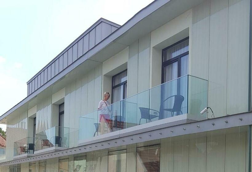 バルコニー付きデラックスルーム, Zena Beauty & Shopping Center