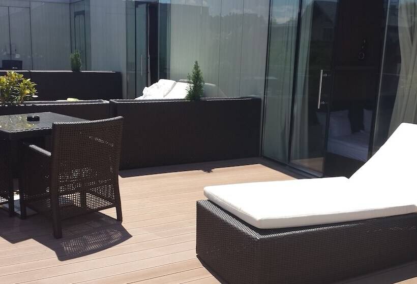 バルコニー付きデラックスルーム, Zena Beauty & Shopping Center