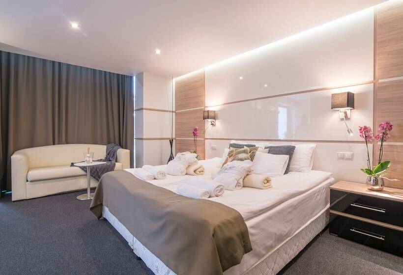 デラックススイート, Zena Beauty & Shopping Center