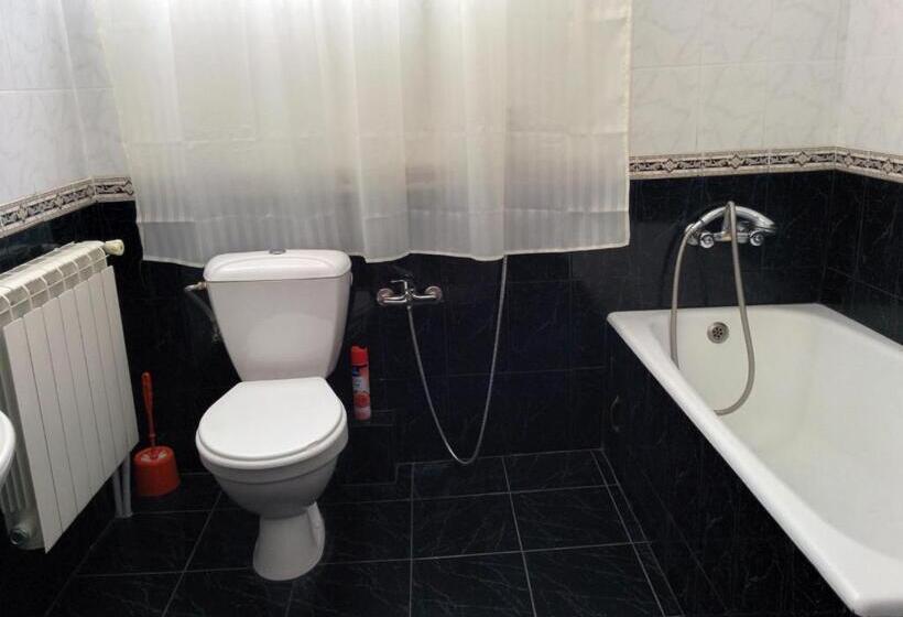 3 Bedroom Suite, Erazank