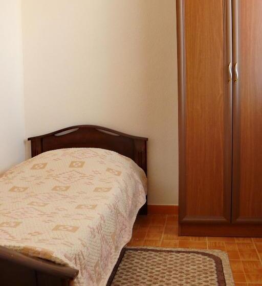 3 Bedroom Suite, Erazank