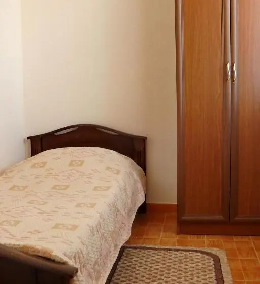 3 Bedroom Suite, Erazank
