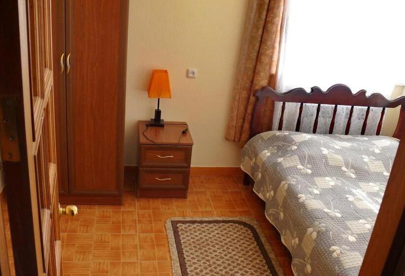 3 Bedroom Suite, Erazank