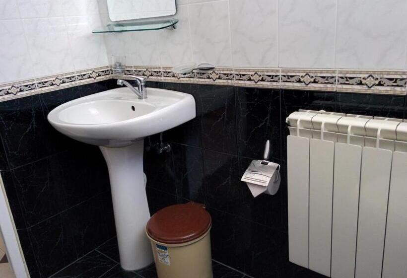 3 Bedroom Suite, Erazank