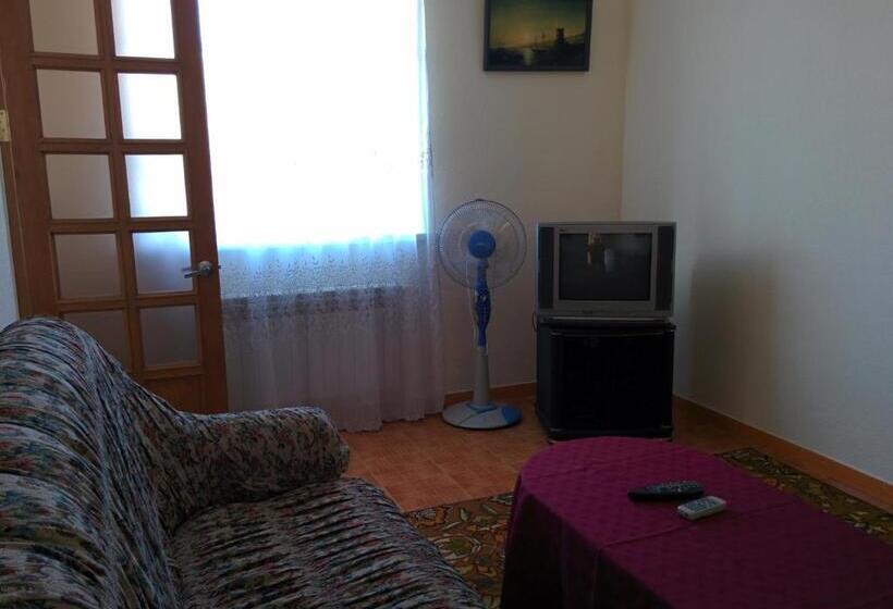 3 Bedroom Suite, Erazank