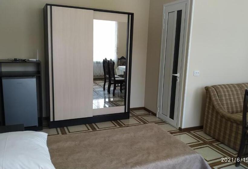 اتاق استاندارد سه نفره, Erazank