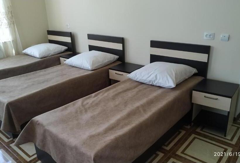 اتاق استاندارد سه نفره, Erazank