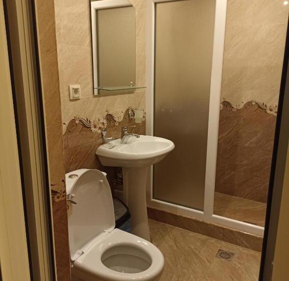 اتاق استاندارد سه نفره, Erazank