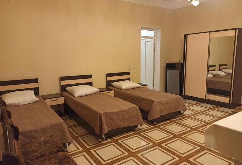 اتاق استاندارد سه نفره, Erazank