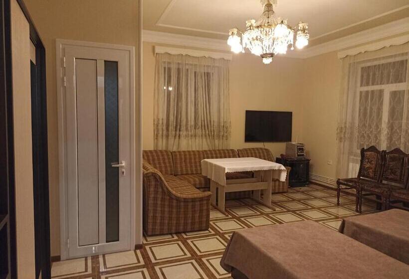 اتاق استاندارد سه نفره, Erazank