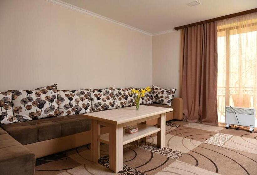 带花园景观的标准工作室, Greenwood