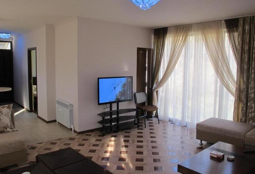 带花园景观的标准工作室, Greenwood