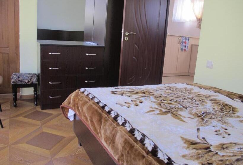 带花园景观的标准工作室, Greenwood