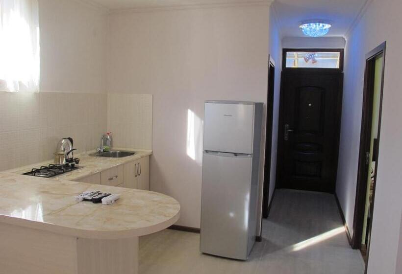 带花园景观的标准工作室, Greenwood