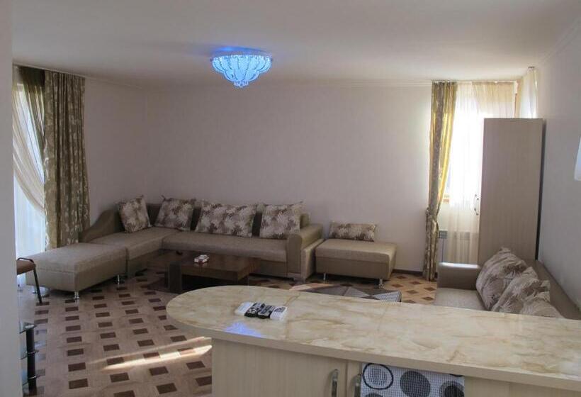 带花园景观的标准工作室, Greenwood