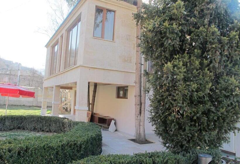 带花园景观的标准工作室, Greenwood