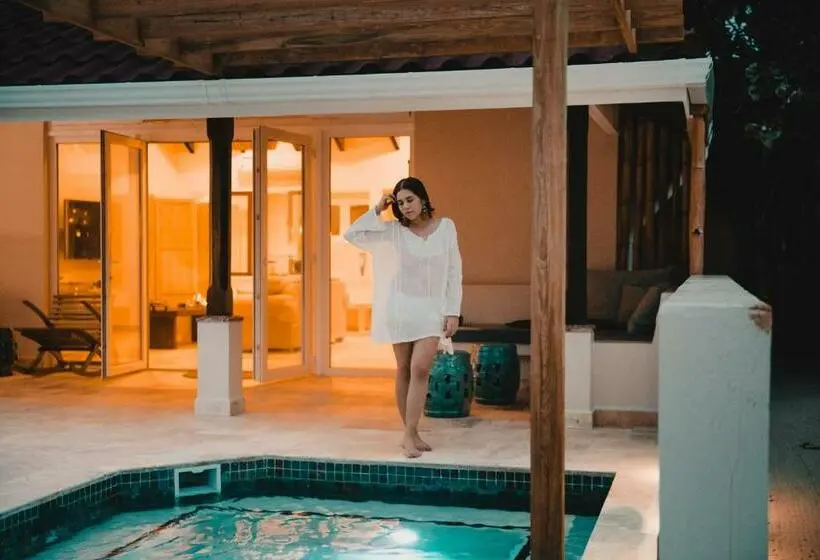 سوییت با چشم‌انداز دریا, The Lodge At Jaguar Reef