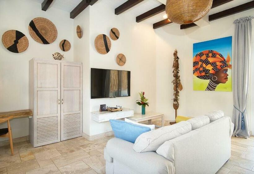 جناح مزود بحمام سباحة, The Lodge At Jaguar Reef