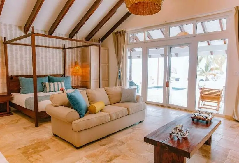 سوییت با چشم‌انداز دریا, The Lodge At Jaguar Reef