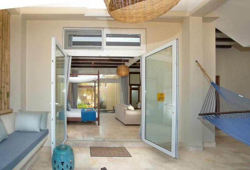 جناح مزود بحمام سباحة, The Lodge At Jaguar Reef