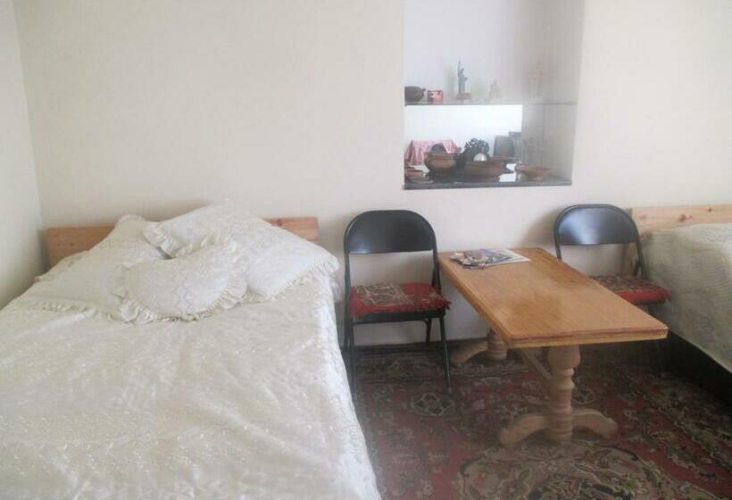 Номер Стандарт Вид на Горы, Shushan B&b