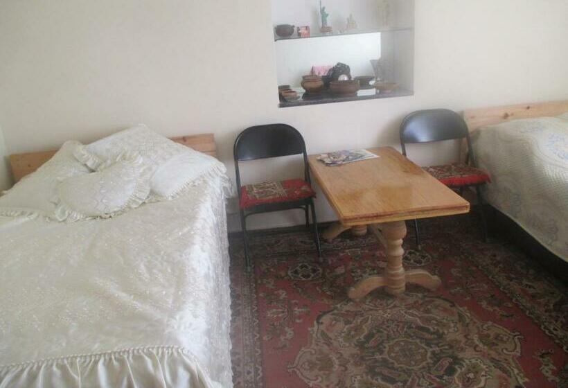 Номер Стандарт Вид на Горы, Shushan B&b