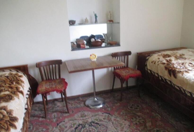 Номер Стандарт Вид на Горы, Shushan B&b