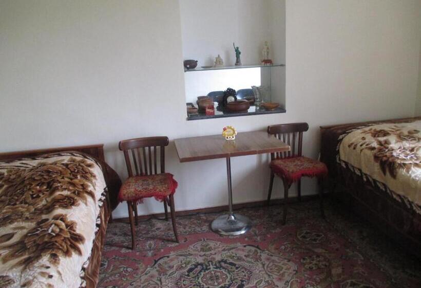 Номер Стандарт Вид на Горы, Shushan B&b