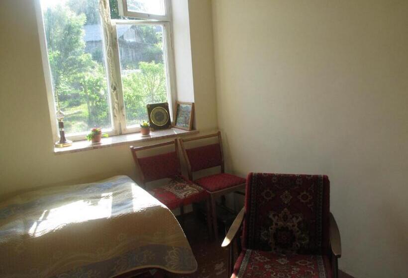 Номер Стандарт, Shushan B&b