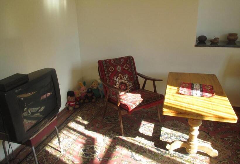 Номер Стандарт, Shushan B&b