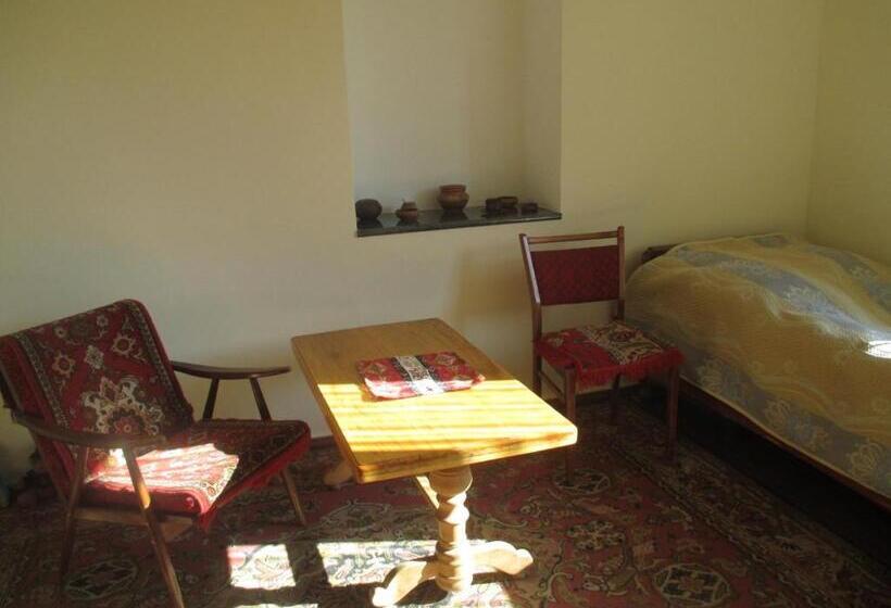 Номер Стандарт, Shushan B&b