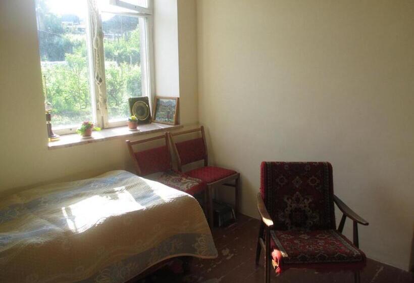 Номер Стандарт, Shushan B&b