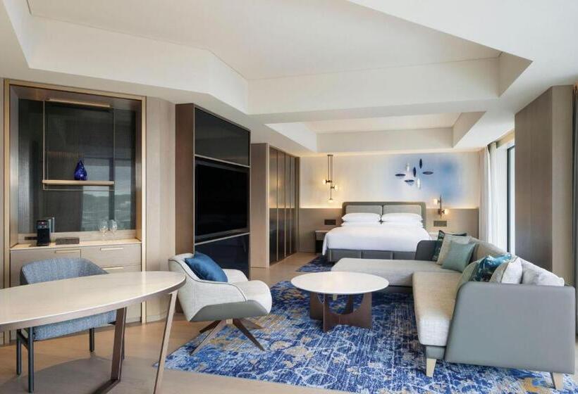 سوئیت کلاب, Nagasaki Marriott