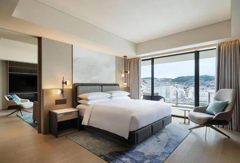 Club-sviitti näköalalla, Nagasaki Marriott