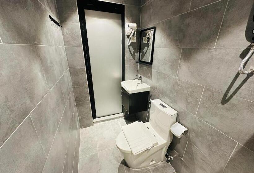 キングサイズベッドのスタンダードルーム, Blue Lagoon Hotel @ Bandar Sunway