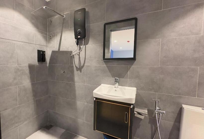 キングサイズベッドのスタンダードルーム, Blue Lagoon Hotel @ Bandar Sunway