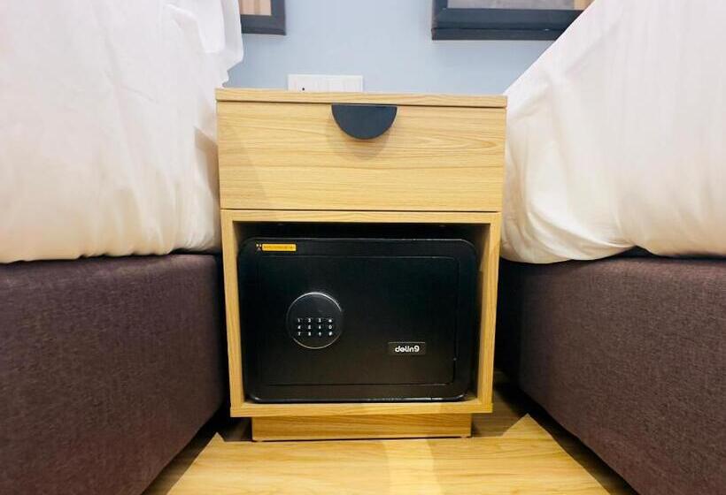 キングサイズベッドのデラックスルーム, Blue Lagoon Hotel @ Bandar Sunway