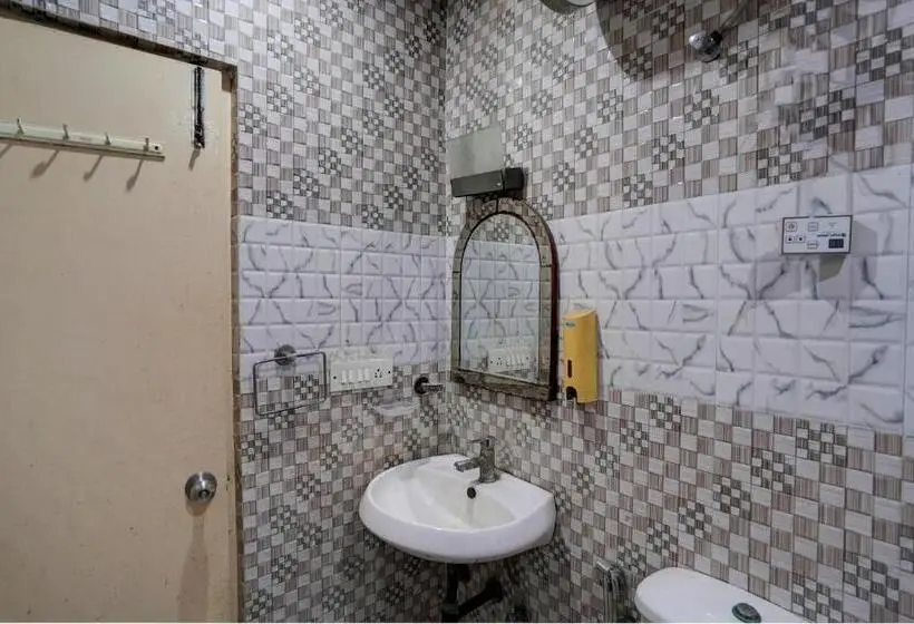 トリプルクラシックルーム, Fabhotel The White Orchid   Nr Noida Sector 16 Metro Station Noida