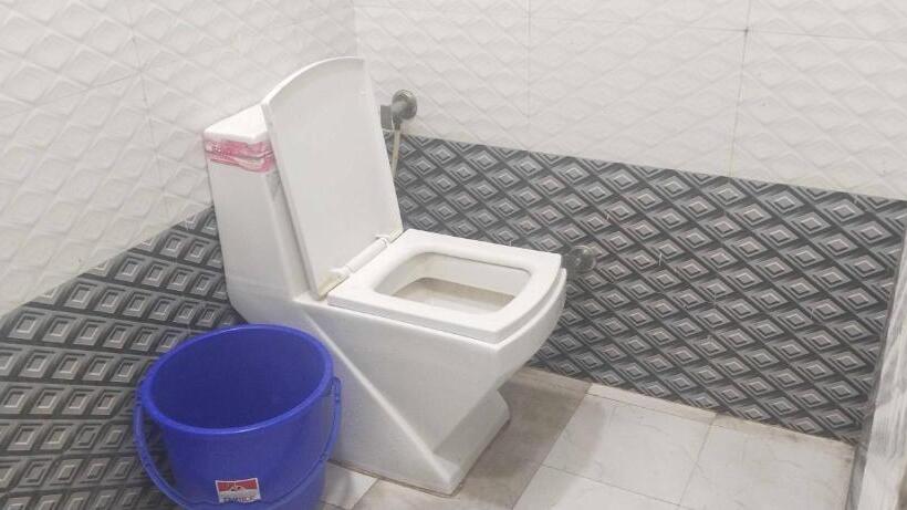 غرفة كلاسيكية ثلاثية, Oyo R. K